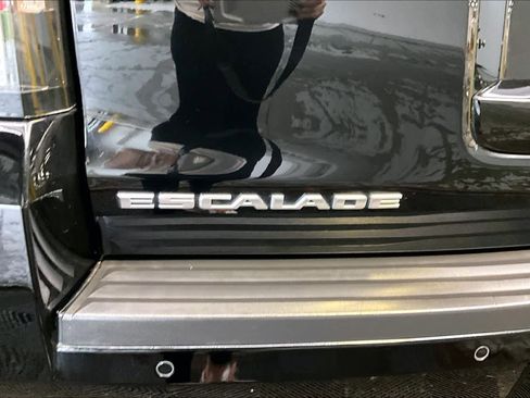 Used 2015 Cadillac Escalade Platinum AWD/4WD image 9