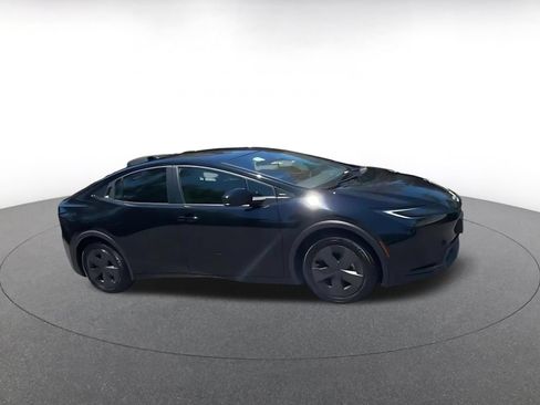 Used 2025 Toyota Prius LE FWD image 2