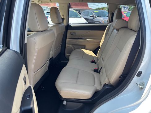 Used 2017 Mitsubishi Outlander SEL AWD/4WD image 12