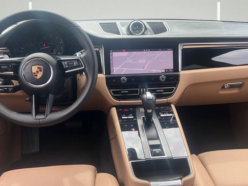 Certified 2023 Porsche Macan AWD/4WD image 15