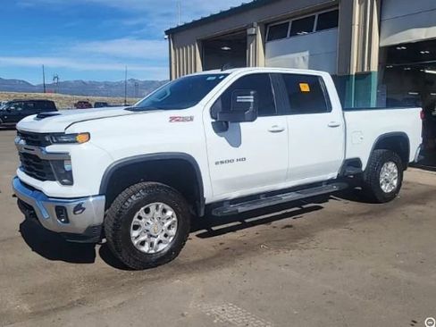 Used 2024 Chevrolet Silverado 2500 LT AWD/4WD image 1