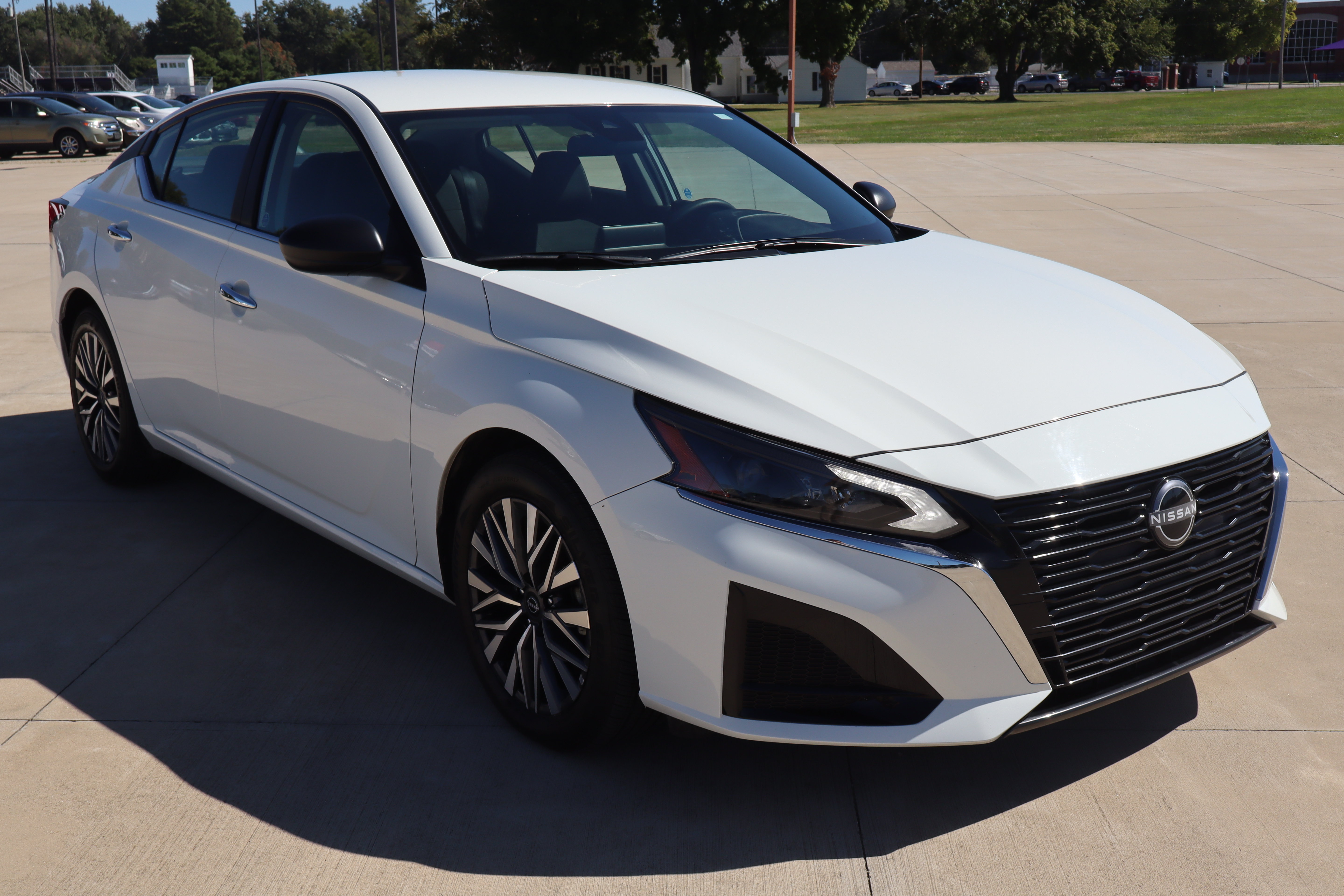 Used 2025 Nissan Altima 2.5 SV FWD image 3
