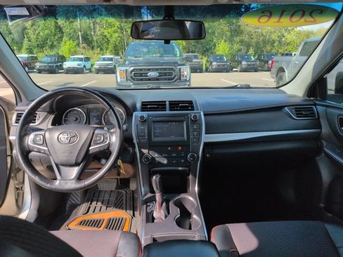 Used 2016 Toyota Camry SE FWD image 24