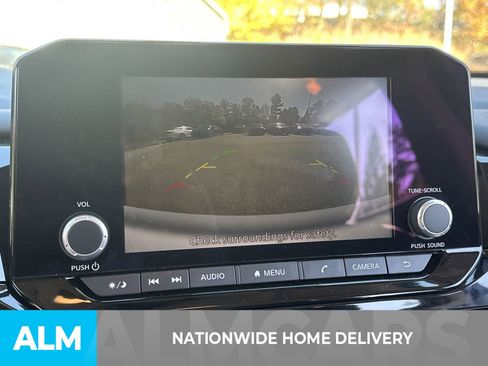 Used 2025 Nissan Pathfinder SV image 5