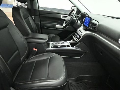 Certified 2022 Ford Explorer XLT w/ Equipment Group 202A image 27