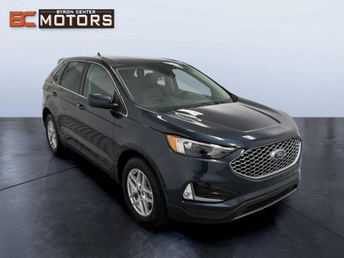 Used 2023 Ford Edge SEL w/ Convenience Package image 7