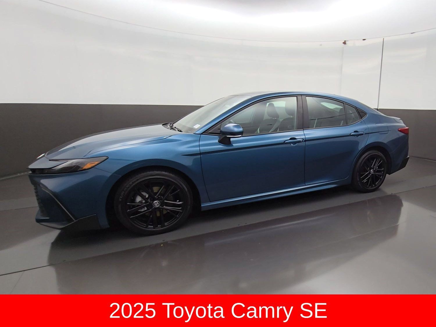 Certified 2025 Toyota Camry SE w/ Convenience Package FWD image 4