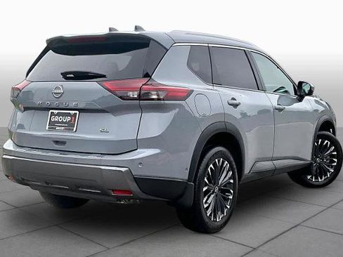 Certified 2025 Nissan Rogue SL w/ Tech Package FWD image 13
