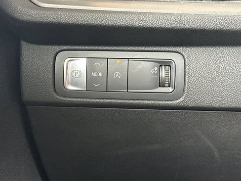 Used 2024 Chevrolet Traverse LT FWD image 36