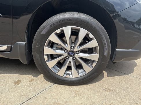 Used 2017 Subaru Outback 2.5i Touring AWD/4WD image 13