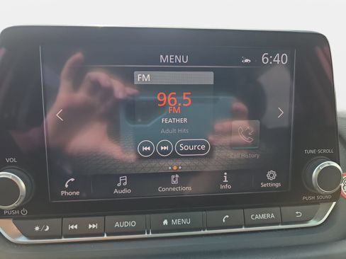 Used 2025 Nissan Rogue SV FWD image 21