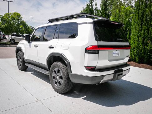 Used 2024 Lexus GX 550 AWD/4WD image 8