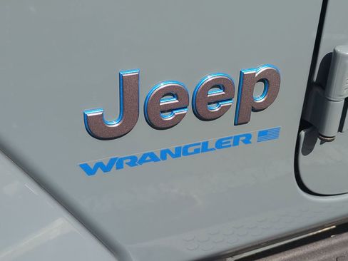 Used 2025 Jeep Wrangler Unlimited Sahara AWD/4WD image 32