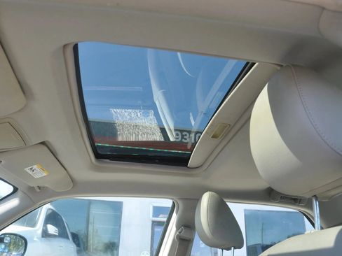 Used 2005 Chrysler 300 Touring w/ Sound Group RWD image 23
