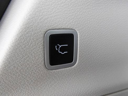 Used 2022 Chrysler Pacifica Touring-L FWD image 38