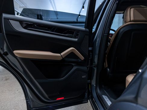 New 2026 Porsche Cayenne image 42