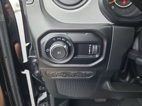 Used 2025 Jeep Wrangler Unlimited Sport AWD/4WD image 29