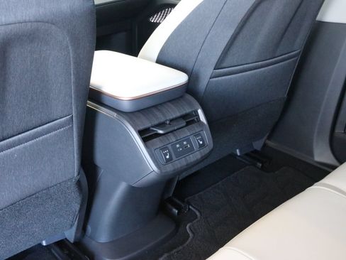 Used 2024 Nissan Ariya AWD image 29