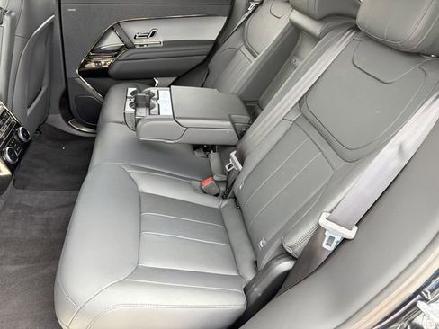 Used 2025 Land Rover Range Rover Sport SE image 25