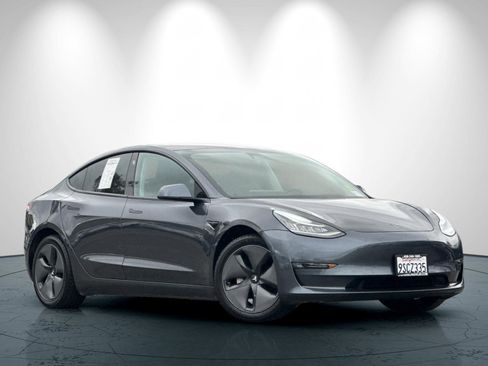 Used 2018 Tesla Model 3 Long Range image 2
