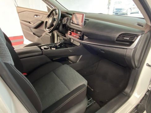 Used 2021 Nissan Rogue SV image 8