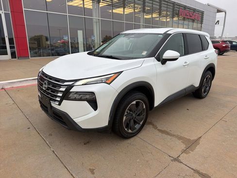 Used 2025 Nissan Rogue SV FWD image 1