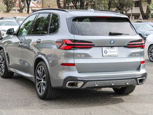 Used 2024 BMW X5 xDrive50e image 4
