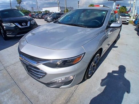 Used 2021 Chevrolet Malibu LT FWD image 2