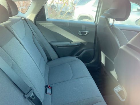 Used 2025 Kia K4 LXS image 9