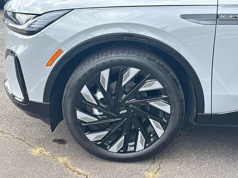 New 2026 Lincoln Nautilus Reserve w/ Jet Appearance Package AWD/4WD image 12
