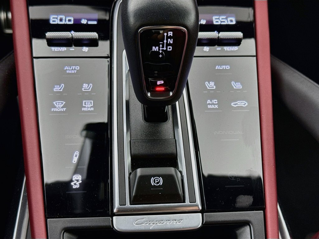 Certified 2023 Porsche Cayenne Turbo AWD/4WD image 22