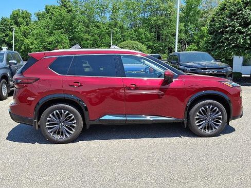 Certified 2025 Nissan Rogue Platinum AWD/4WD image 9