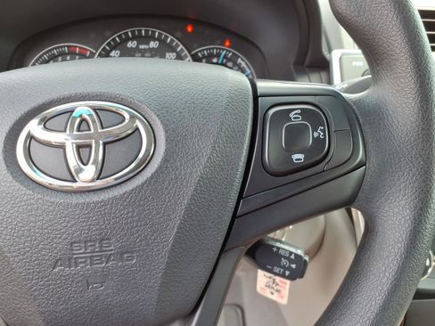 Used 2015 Toyota Camry LE image 17