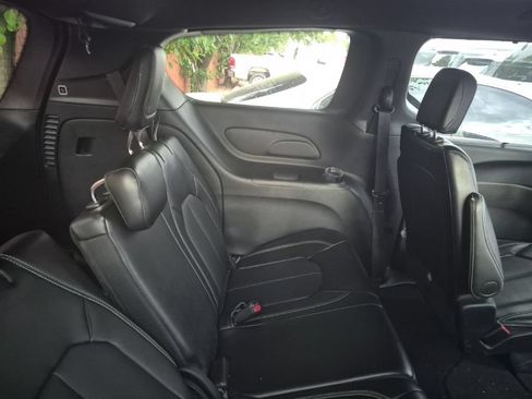 Used 2025 Chrysler Pacifica Select FWD image 22