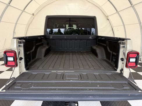 Used 2020 Jeep Gladiator Rubicon w/ Advanced Safety Group AWD/4WD image 4