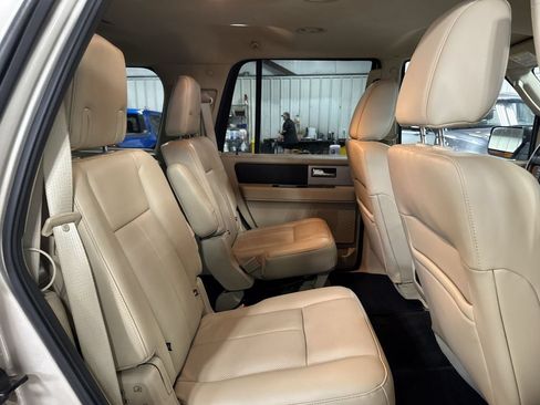 Used 2017 Ford Expedition XLT w/ Equipment Group 202A RWD image 31