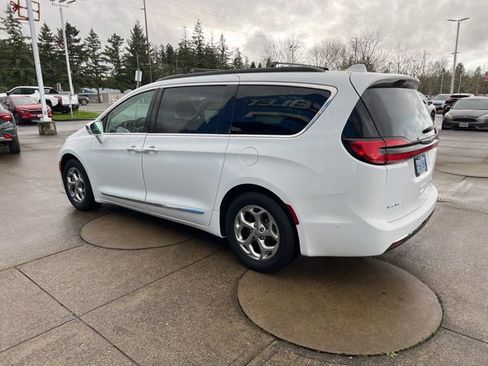 Used 2022 Chrysler Pacifica Limited image 5
