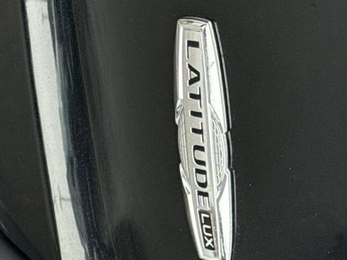 Used 2021 Jeep Cherokee Latitude Lux w/ Trailer Tow Group image 8