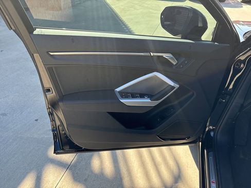New 2025 Audi Q3 2.0T Premium image 10