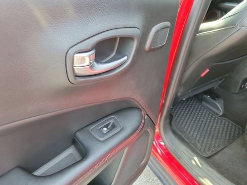 Used 2018 Jeep Compass Trailhawk w/ Safe & Security Group AWD/4WD image 19