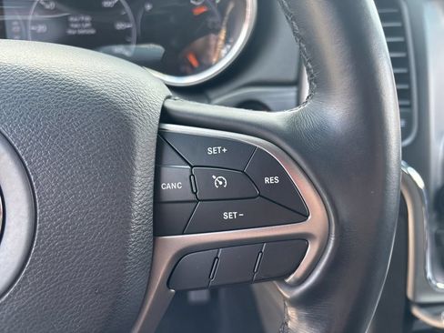 Used 2021 Jeep Grand Cherokee Laredo AWD/4WD image 26