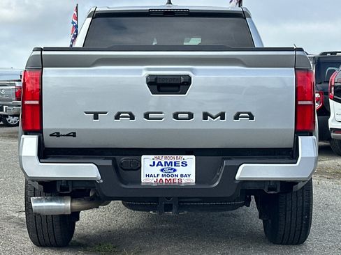 Used 2025 Toyota Tacoma TRD Sport AWD/4WD image 4