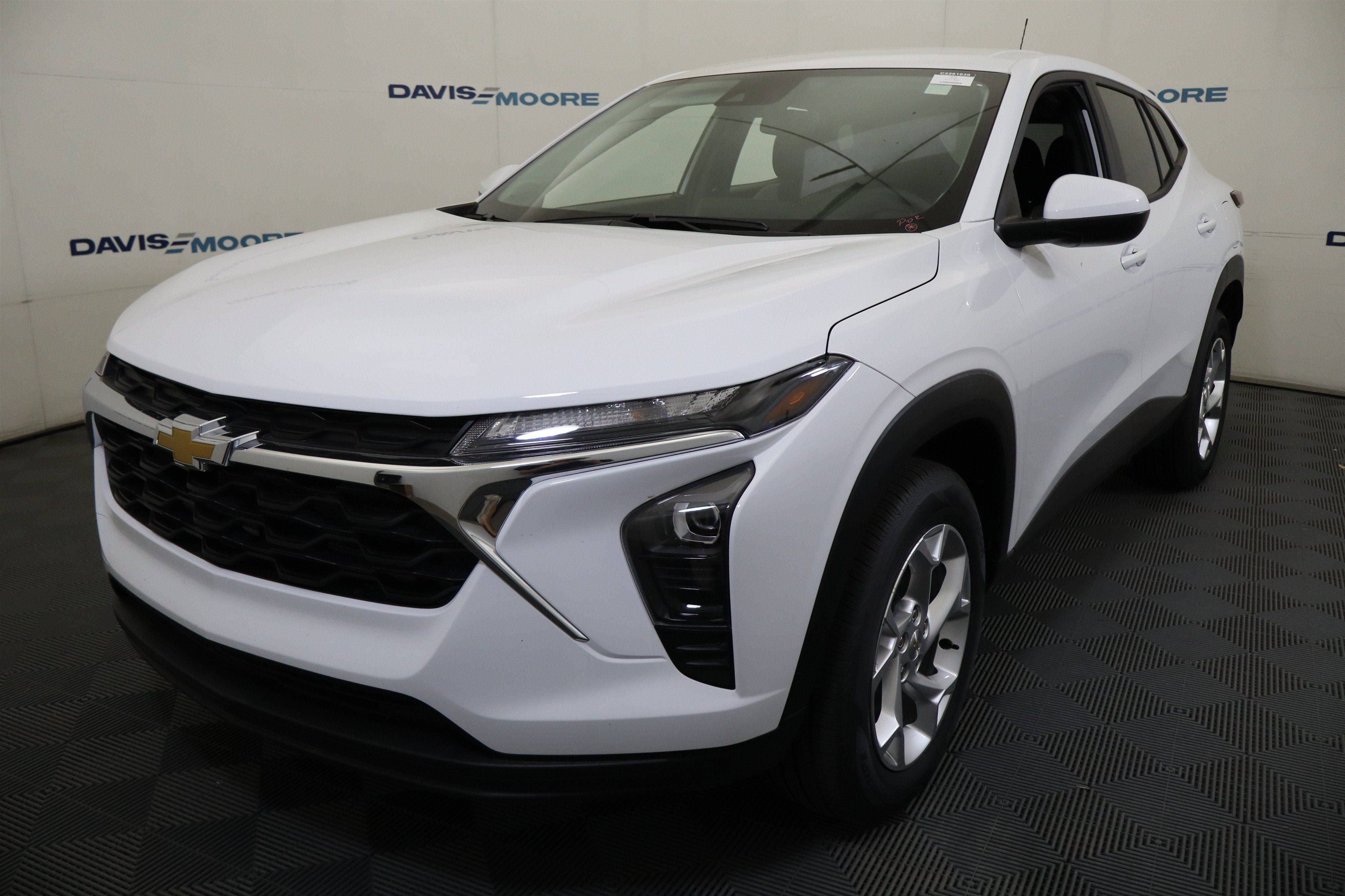 New 2026 Chevrolet Trax LS w/ LS Convenience Package FWD image 12