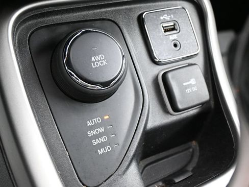 Used 2019 Jeep Compass Latitude w/ Cold Weather Group AWD/4WD image 19