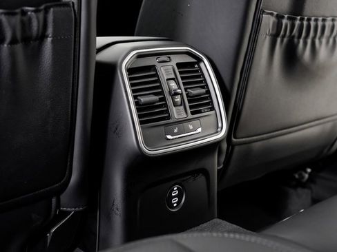 Used 2025 Porsche Macan image 27