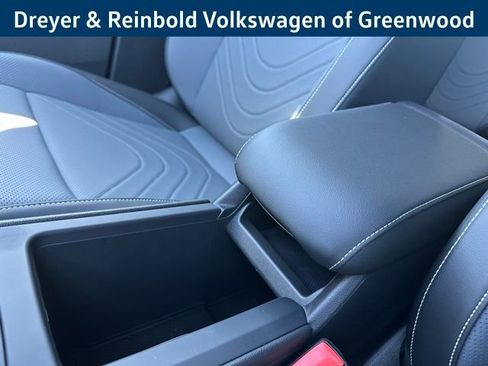 New 2025 Volkswagen Tiguan SE R-Line image 24