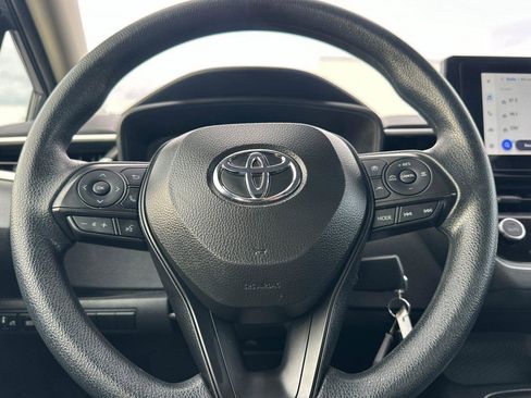 Used 2025 Toyota Corolla LE image 20