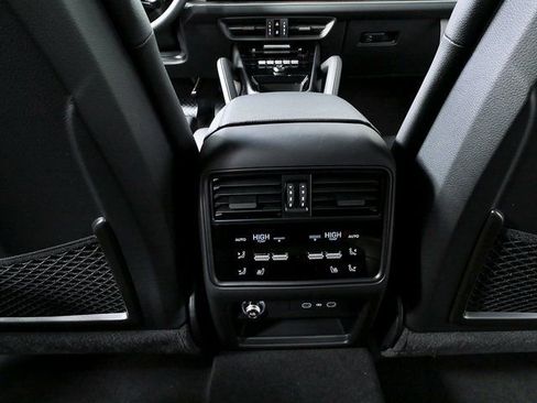 New 2026 Porsche Cayenne image 22