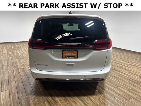 Certified 2023 Chrysler Pacifica Touring-L FWD image 7