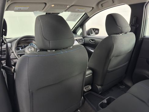 Used 2025 Nissan Leaf S image 29